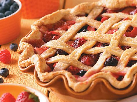 how-to-make-this-delicious-five-fruit-pie image
