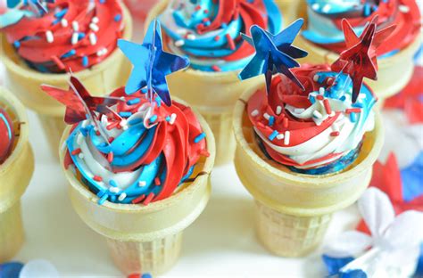 fourth-of-july-food-red-white-and-blue-cupcakes-in image