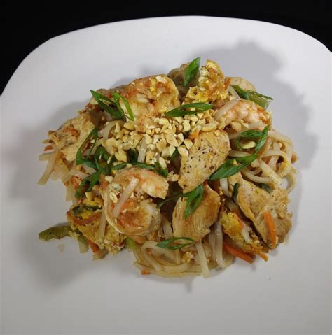 chicken-and-shrimp-pad-thai-love-of-food-magazine image