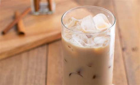 iced-vanilla-chai-latte-a-deliciously-simple image