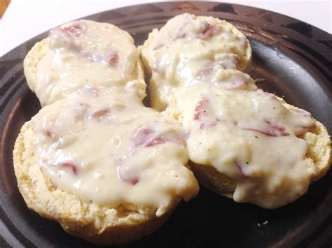 carries-kitchen-chipped-beef-and-gravy-with-biscuits image