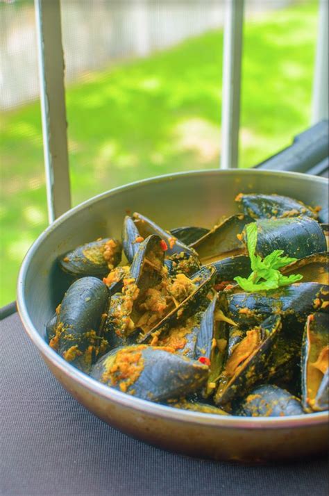 mussels-in-asian-style-recipe-by-archanas-kitchen image