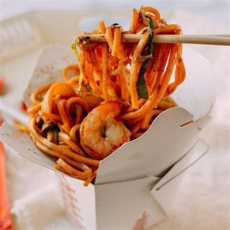 shrimp-lo-mein-the-woks-of-life image