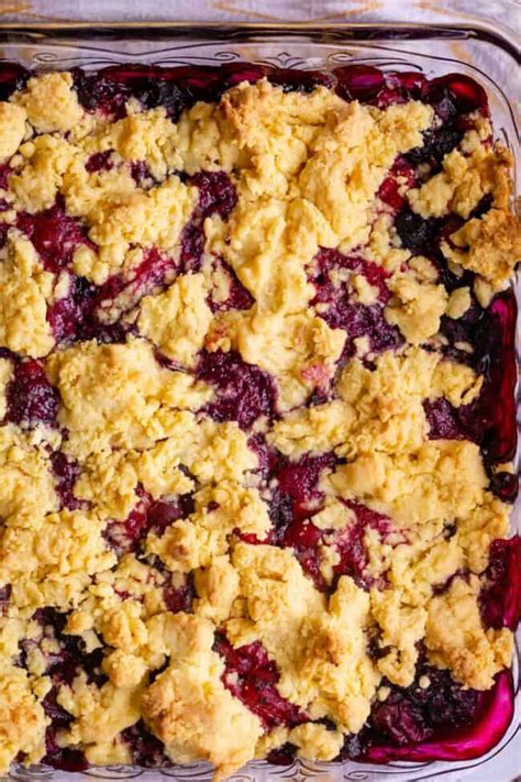 easy-5-minute-berry-cobbler-the-food-charlatan image
