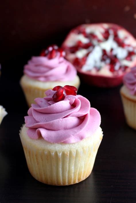 white-cake-with-pomegranate-buttercream-chocolate image