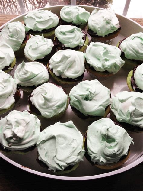 crme-de-menthe-cupcakes-with-sugar-free-option image
