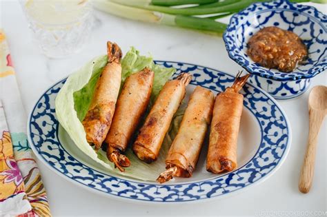 shrimp-egg-rolls-海老の春巻き-just-one-cookbook image
