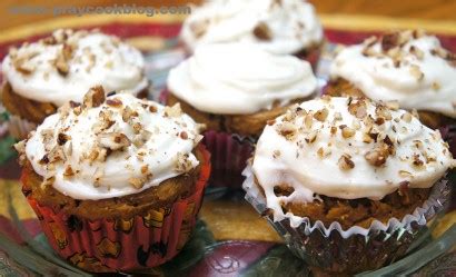 two-ingredient-pumpkin-spice-cupcakes image
