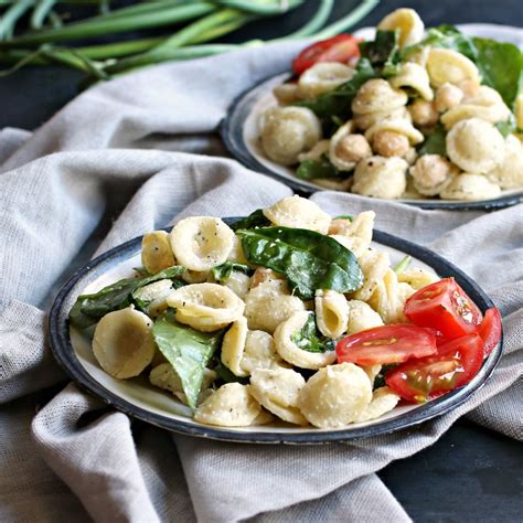 pasta-salad-with-spinach-chickpeas-and-tahini-the image