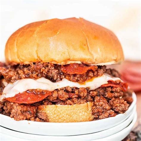 pepperoni-pizza-sloppy-joes-video-ready-in-20 image