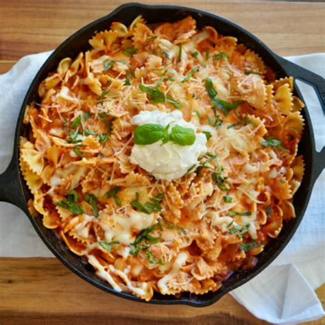easy-skillet-chicken-lasagna-recipe-momma-can image