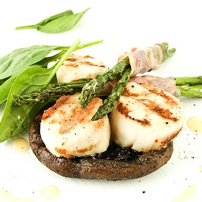 grilled-scallops-with-portobello-mushrooms-and-pancetta image