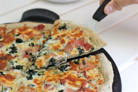 spinach-prosciutto-alfredo-pizza-damn-delicious image