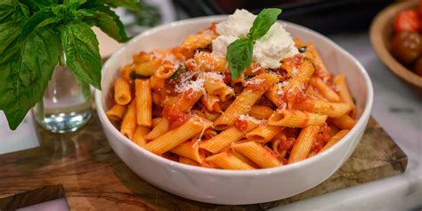 lidia-bastianichs-penne-with-spicy-tomato-sauce image