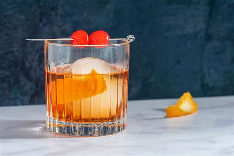 the-classic-whiskey-old-fashioned-cocktail image