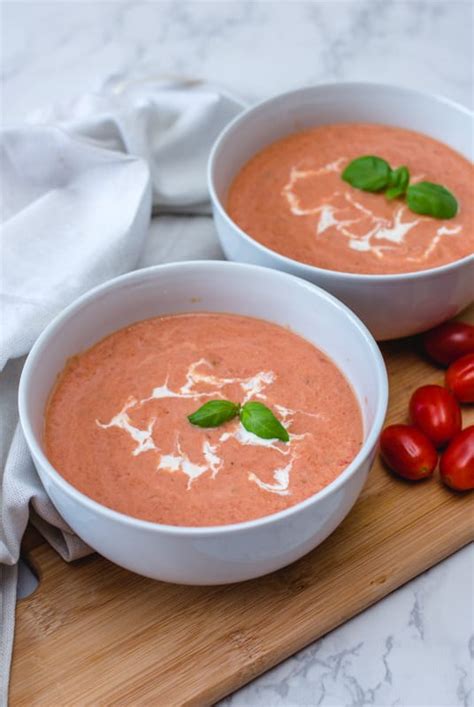 creamy-tomato-soup-easy-vegetarian-soup-oh-my image