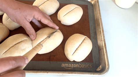 how-to-make-crusty-german-bread-rolls-brtchen image