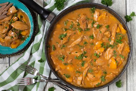 hungarian-chicken-paprikash-recipe-cooking-the image