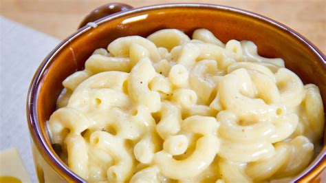tricks-to-making-the-creamiest-mac-and-cheese-ever image