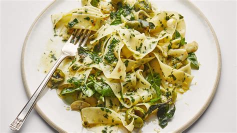 herby-pasta-with-garlic-and-green-olives-high-foods image