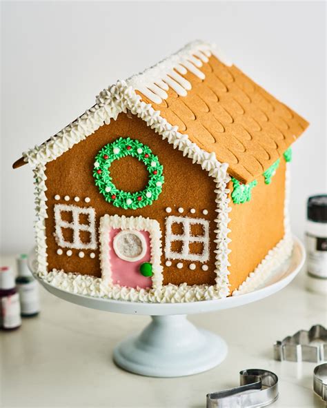 how-to-make-an-easy-but-still-impressive-gingerbread image