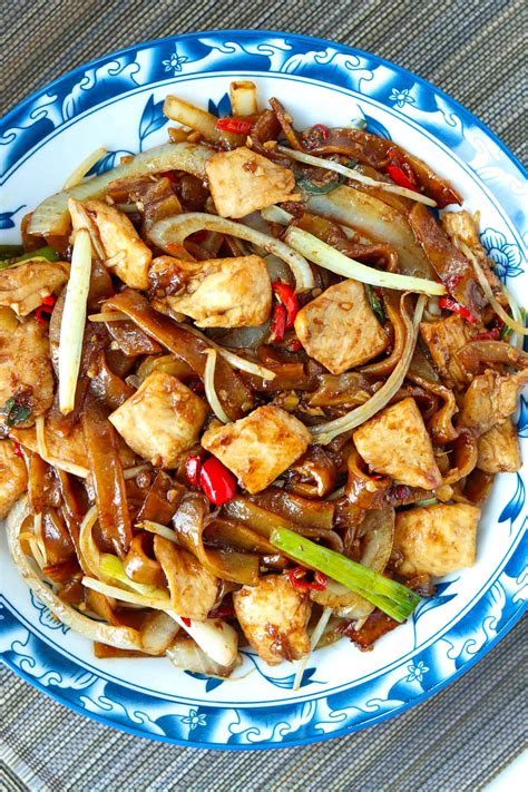 chicken-chow-fun-that-spicy-chick-quick-easy-spicy image
