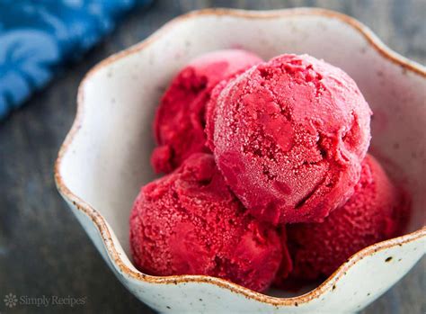 blackberry-frozen-yogurt-recipe-simply image