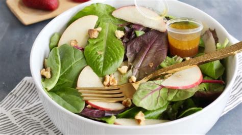 5-minute-simple-fruit-nut-salad-paleo-vegan image
