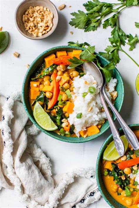 red-thai-style-peanut-curry-with-chickpeas-fit-mitten image