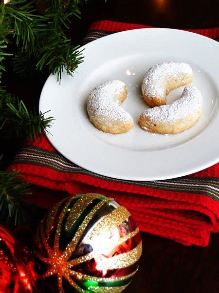 swedish-cookies-recipe-buttery-crescent-cookies image