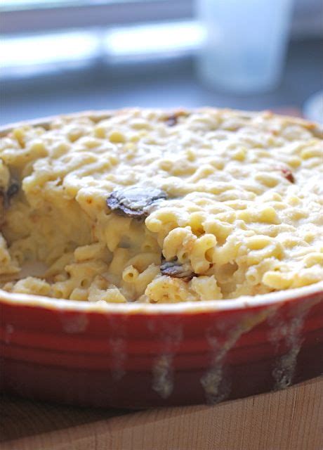 gooey-macaroni-and-cheese-with-caramelized-onions image