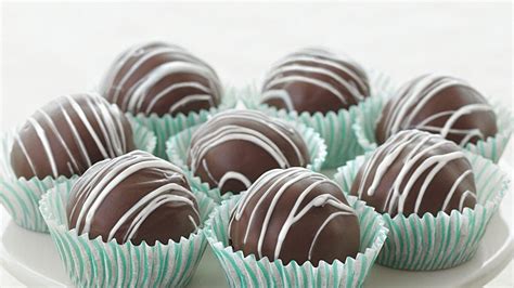 triple-chocolate-fudge-cake-truffles image