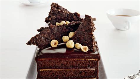 chocolate-hazelnut-cake-with-praline-chocolate-crunch image