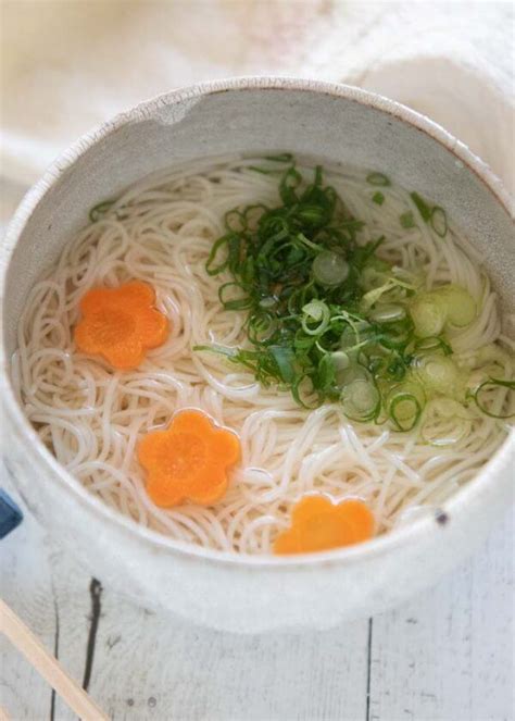 cold-nyūmen-sōmen-noodles-in-soup-recipetin image