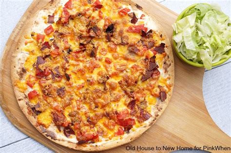 how-to-make-a-blt-pizza-pinkwhen image