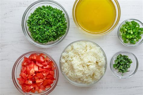 cauliflower-tabbouleh-salad-feelgoodfoodie image