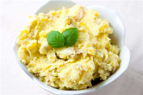roasted-garlic-and-olive-oil-mashed-potatoes image