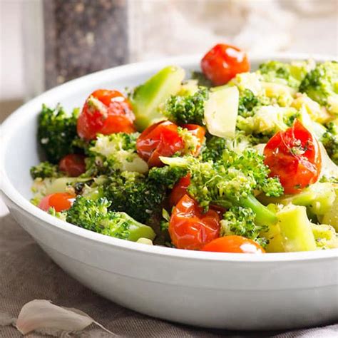 sauted-garlic-broccoli-and-tomatoes-ifoodrealcom image