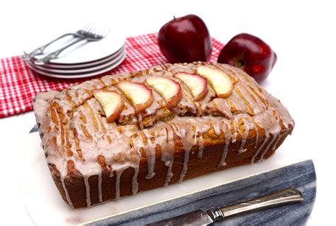 apple-cinnamon-yogurt-cake-anothertablespoon image