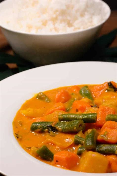 maldivian-vegetable-curry-tharukaaree-riha image
