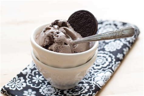 oreo-ice-cream-barefeet-in-the-kitchen image