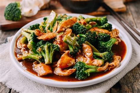 chicken-and-broccoli-with-brown-sauce-the-woks-of-life image