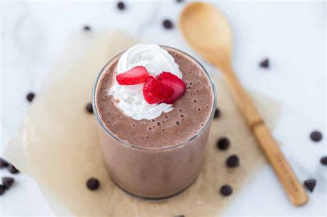 strawberry-banana-chocolate-smoothie-clean-eating image