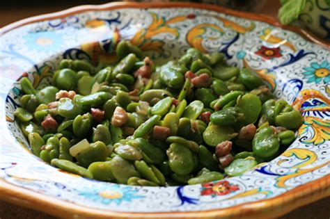 fava-beans-with-pancetta-garlic-italian-food-forever image