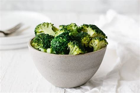 steamed-broccoli-how-to-steam-broccoli-perfectly image