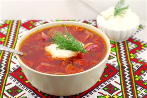 ukrainian-borscht-soup-with-beef-food-meanderings image