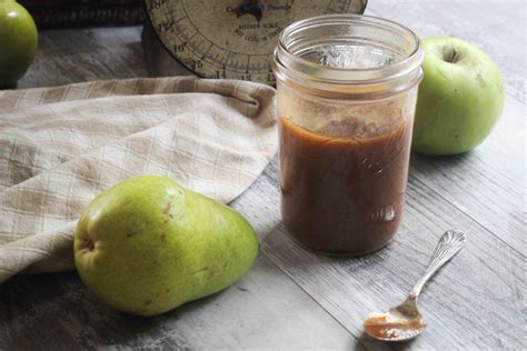 slow-cooker-spiced-apple-pear-butter-with-apple-cider-vinegar image