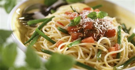spaghetti-with-green-beans-recipe-eat-smarter-usa image