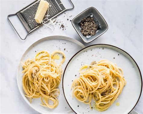 easy-authentic-italian-cacio-e-pepe-pasta image