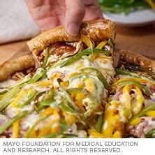 caramelized-onion-chicken-pizza-mayo-clinic image